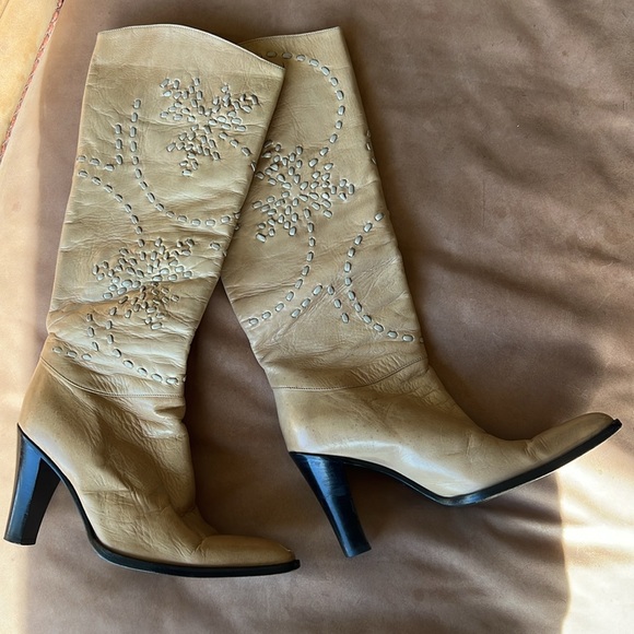 Vivian Lee Metallic Gold Tan Boot w/Embellished Pearl Bronze Lacing.  Sz 37 - Picture 10 of 13